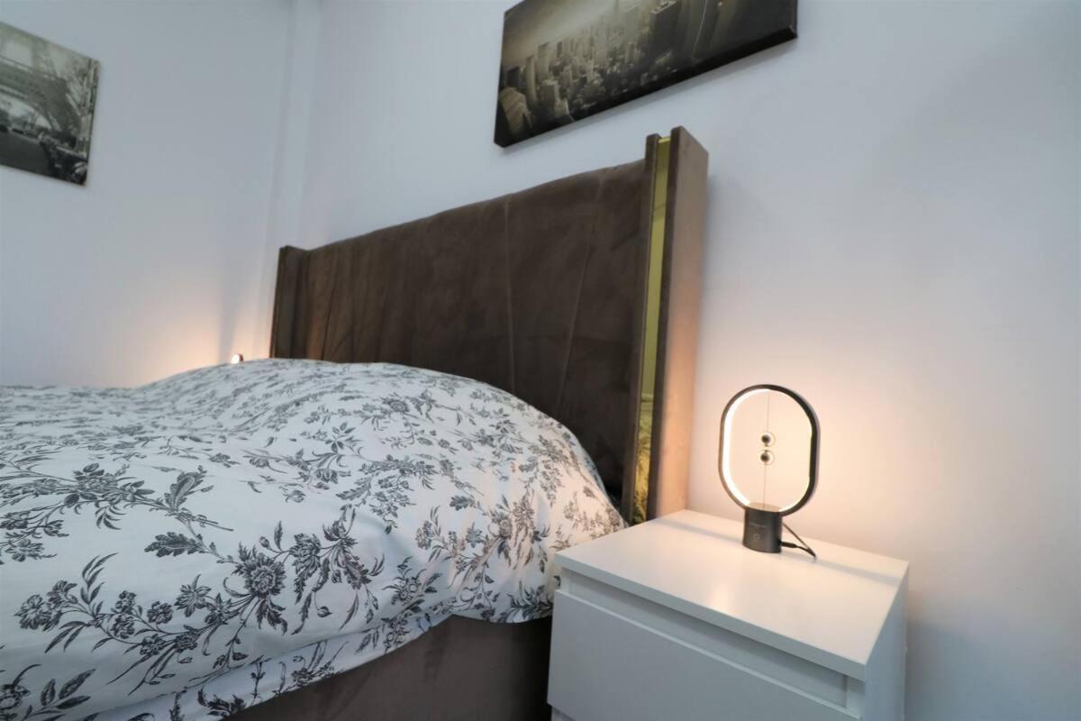 Charming City Center Apartment - Free Minibar Bucareste Exterior foto